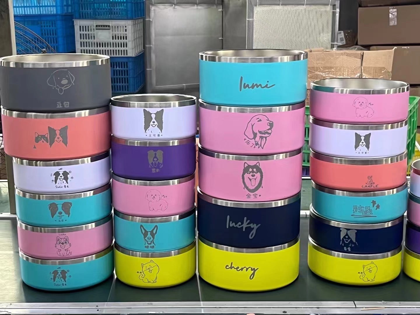 Powder coated stainless steel dog bowls with rubber bottom_miki