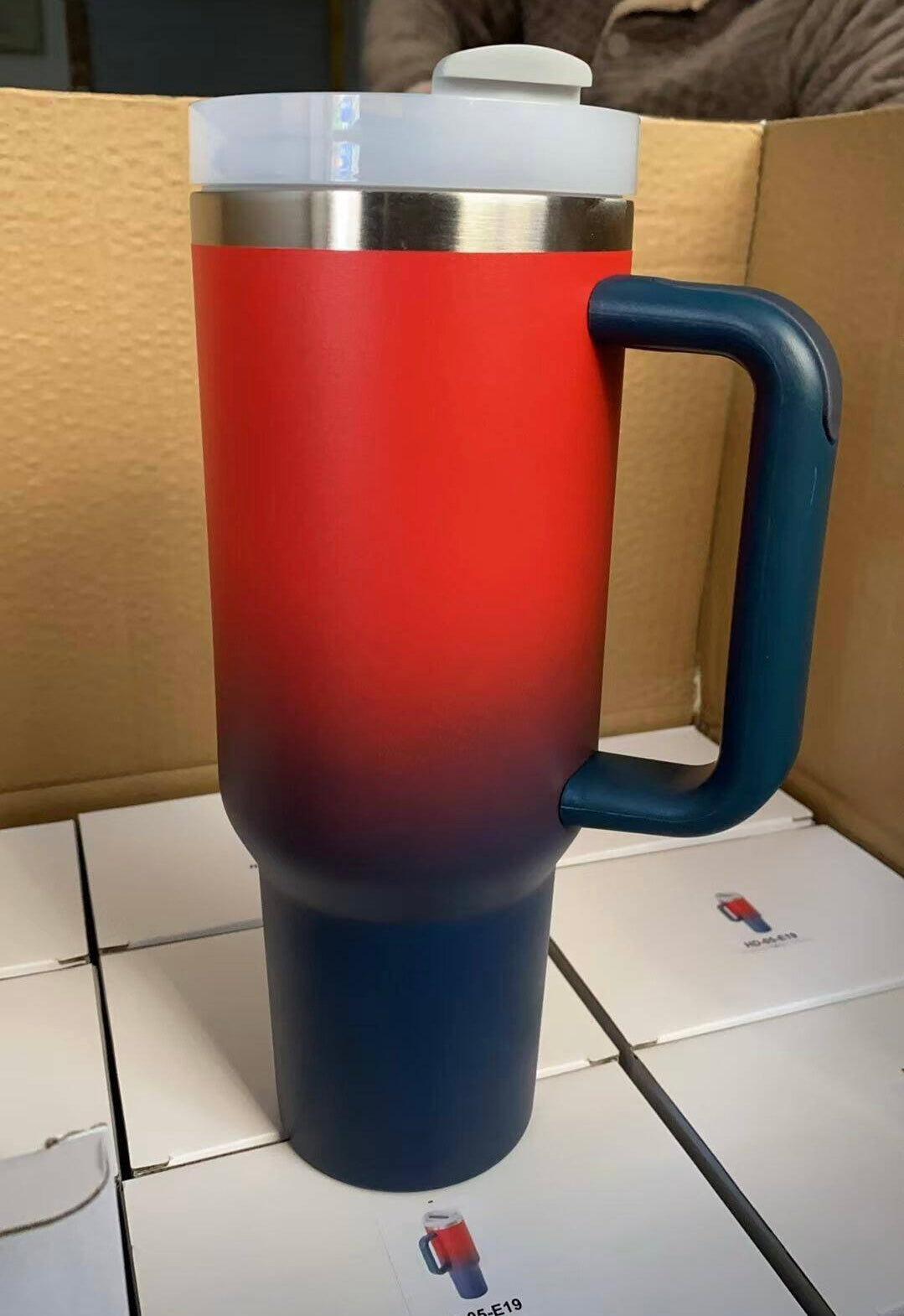 Powder coated ombré H2.0 40oz quencher tumbler for laser engraving_miki
