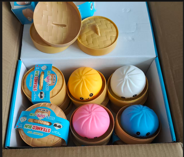 Smiling Soft Squeeze Decompression Dumpling Squishy Toys with Steamer Basket and Gift Box_ miki